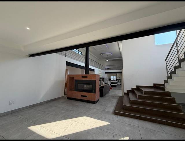 6 BEDROOM HOUSE FOR SALE IN BLUE VALLEY GOLF ESTATE